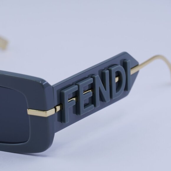 Fendi FE40133I 20A Sunglasses Grey/Gold Rectangle Frame, Smoke Lenses - Picture 4 of 10
